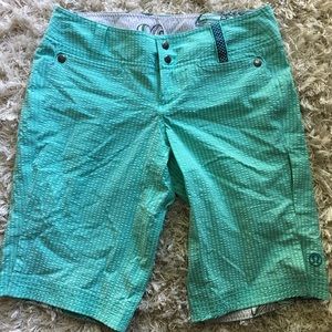 Lululemon adventure Bermuda shorts - size 4